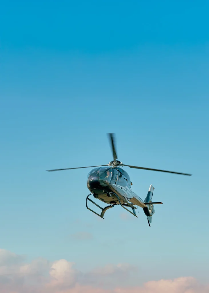 Ein Flug durch Farben, Formen und Ferne
