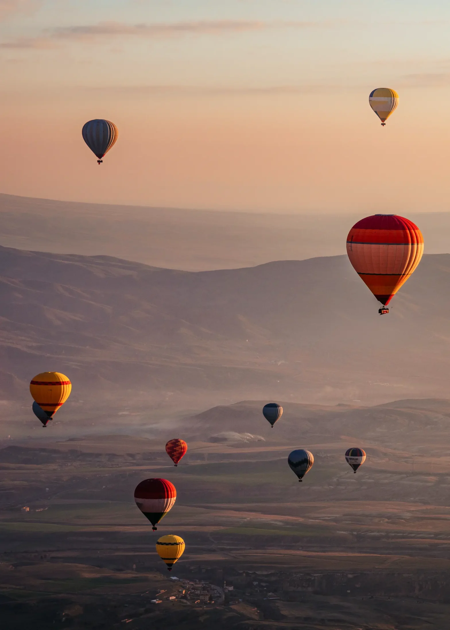 Aktivitäten - Viele Heißluftballons Orange